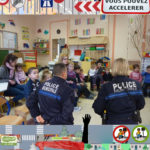 Dinosaure sur la route